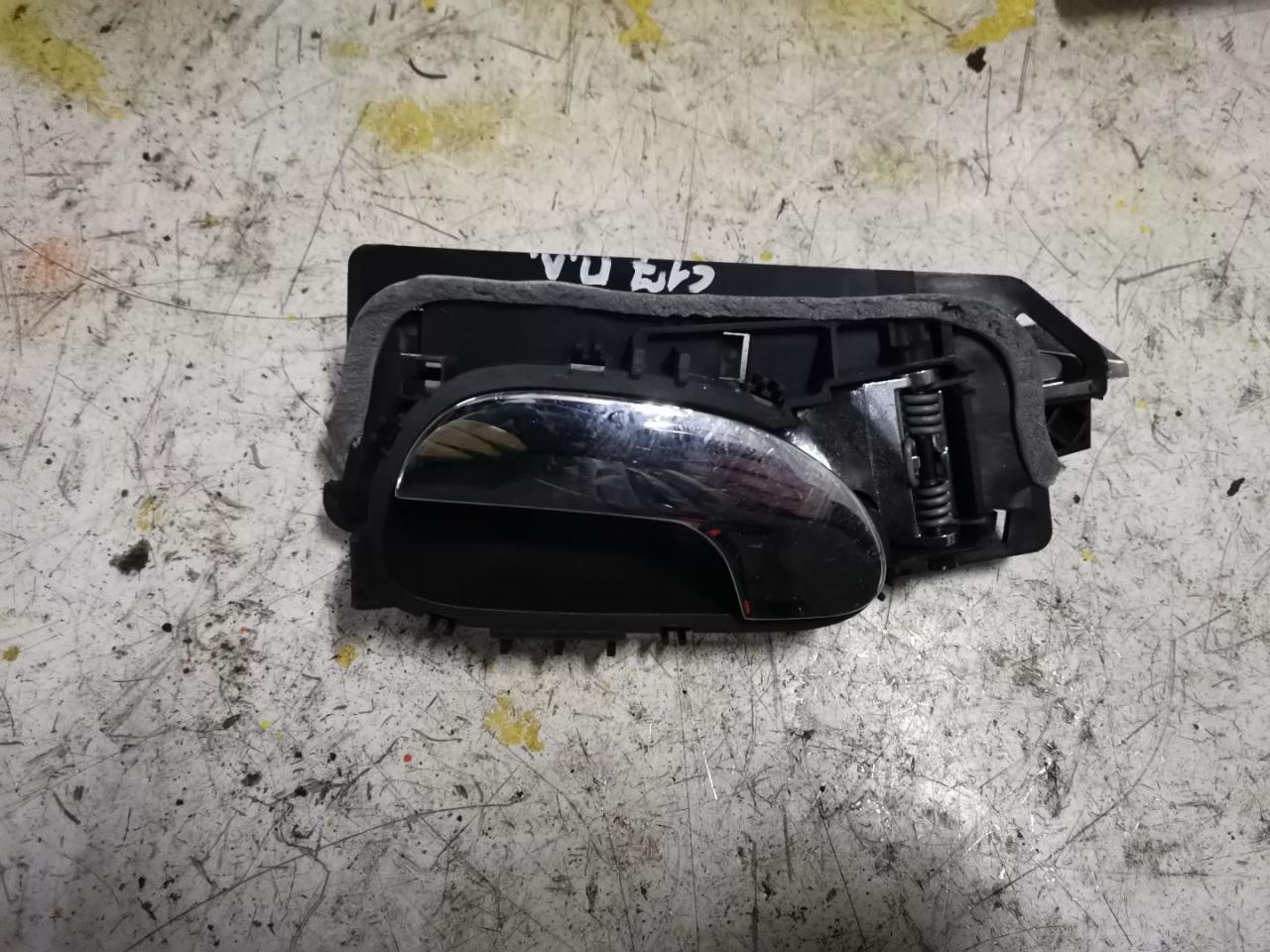 ручка внутренняя передняя левая Peugeot 307 1 поколение 2003, 2.0 л., дизель, МКПП, серебро, универсал - фото №1