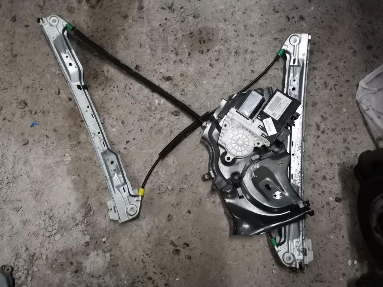 стеклоподъемник передний левый Citroen C5 1 поколение 2004, 2.2 л., дизель, АКПП, универсал - фото №1
