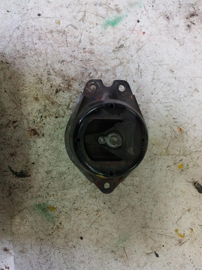 подушка крепления двигателя Renault Laguna 2 поколение 2004, 1.8 л., бензин, МКПП, черный, универсал - фото №1