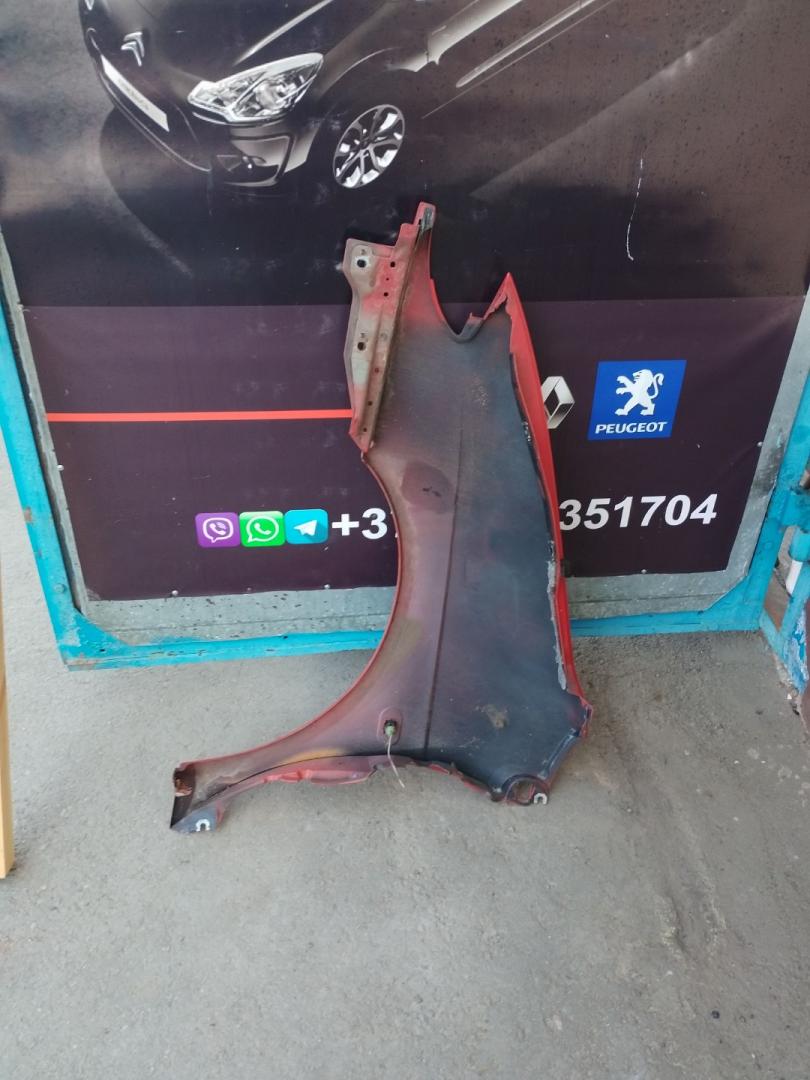 крыло переднее правое Renault Scenic 1 поколение 1997, 1.6 л., K7M 702, бензин, МКПП, красный, минивэн - фото №1