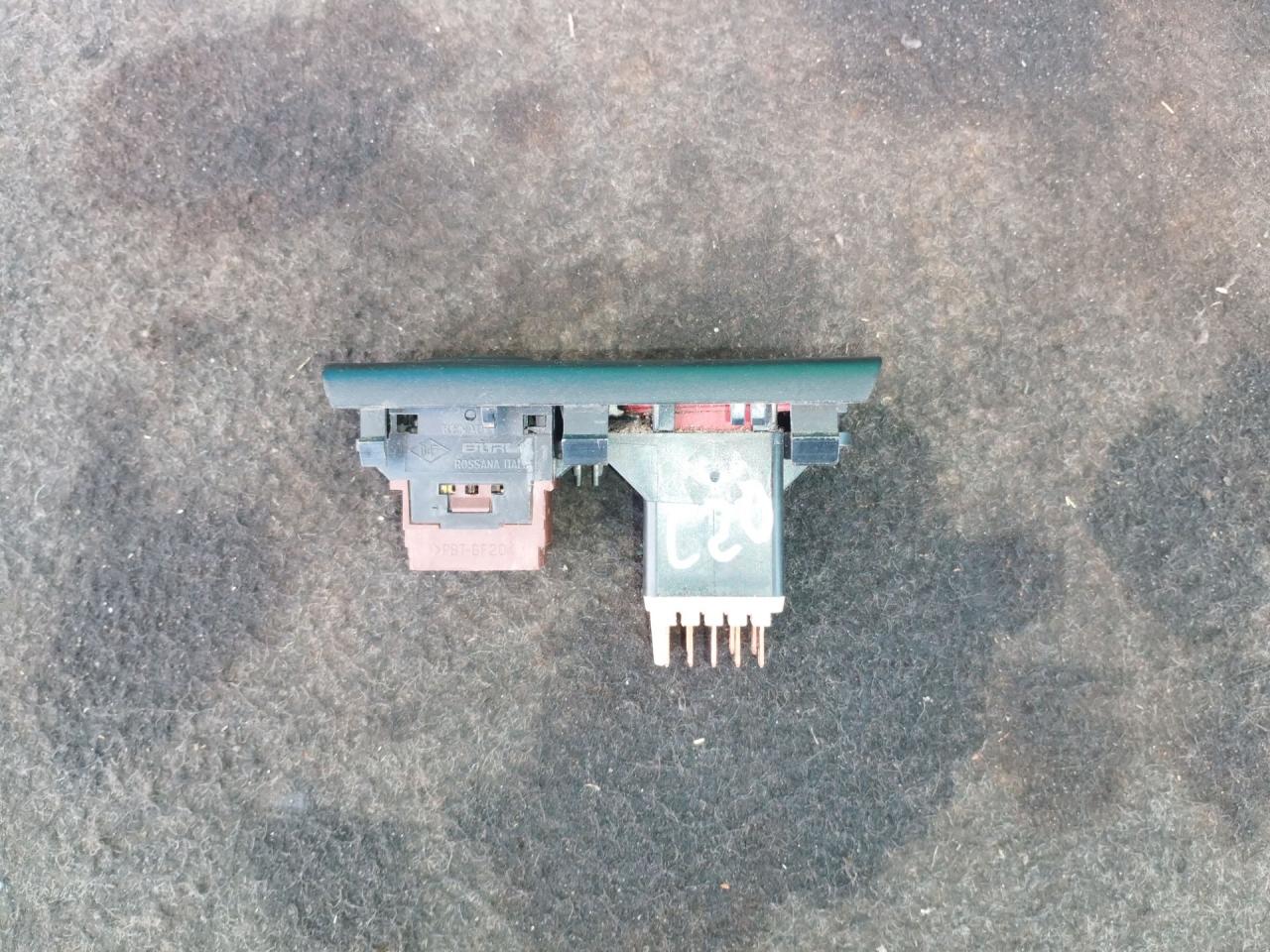 кнопка аварийной сигнализации Renault Laguna 1 поколение 1997, 2.0 л., F3R 768, бензин, МКПП, красный, универсал - фото №1