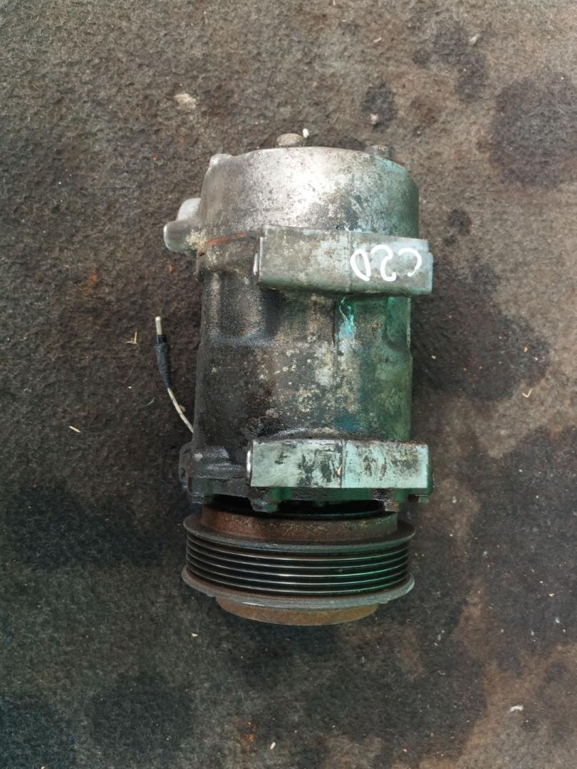компрессор кондиционера Renault Laguna 1 поколение 1997, 2.0 л., F3R 768, бензин, МКПП, красный, универсал - фото №1