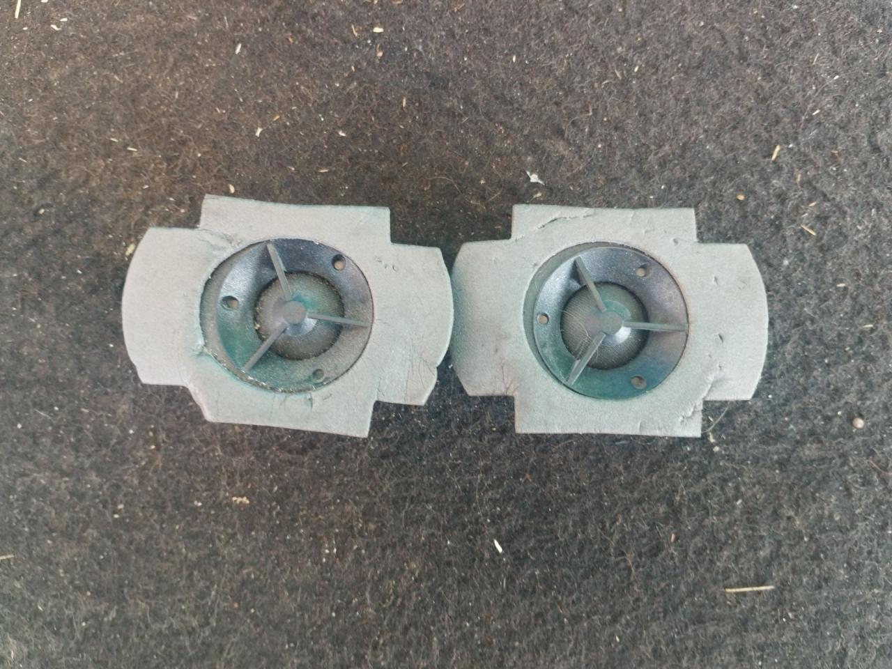 динамик высокочастотный (пищалка) Renault Megane 2 поколение 2005, 1.4 л., бензин, МКПП, хетчбэк 3 дв., правый руль - фото №1