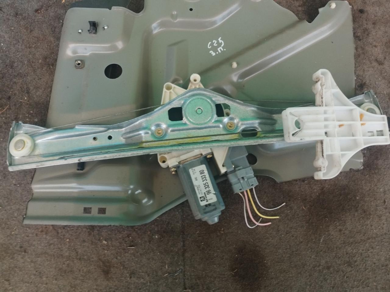 стеклоподъемник задний правый Citroen C5 1 поколение 2001, 3.0 л., бензин, АКПП, хетчбэк 5 дв. - фото №1