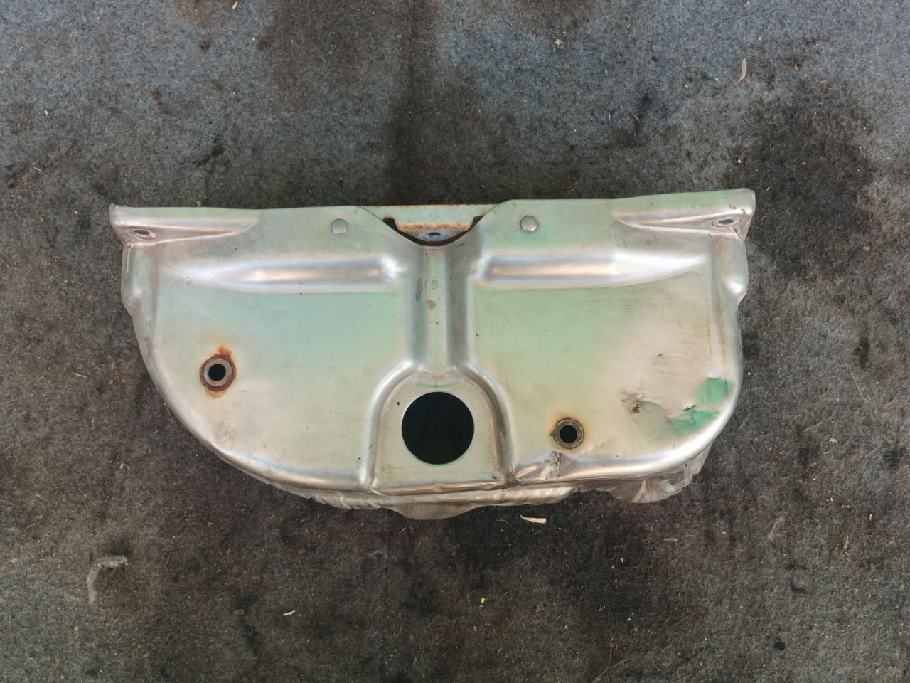 защита (экран) выпускного коллектора Citroen C5 1 поколение 2001, 3.0 л., бензин, АКПП, хетчбэк 5 дв. - фото №1