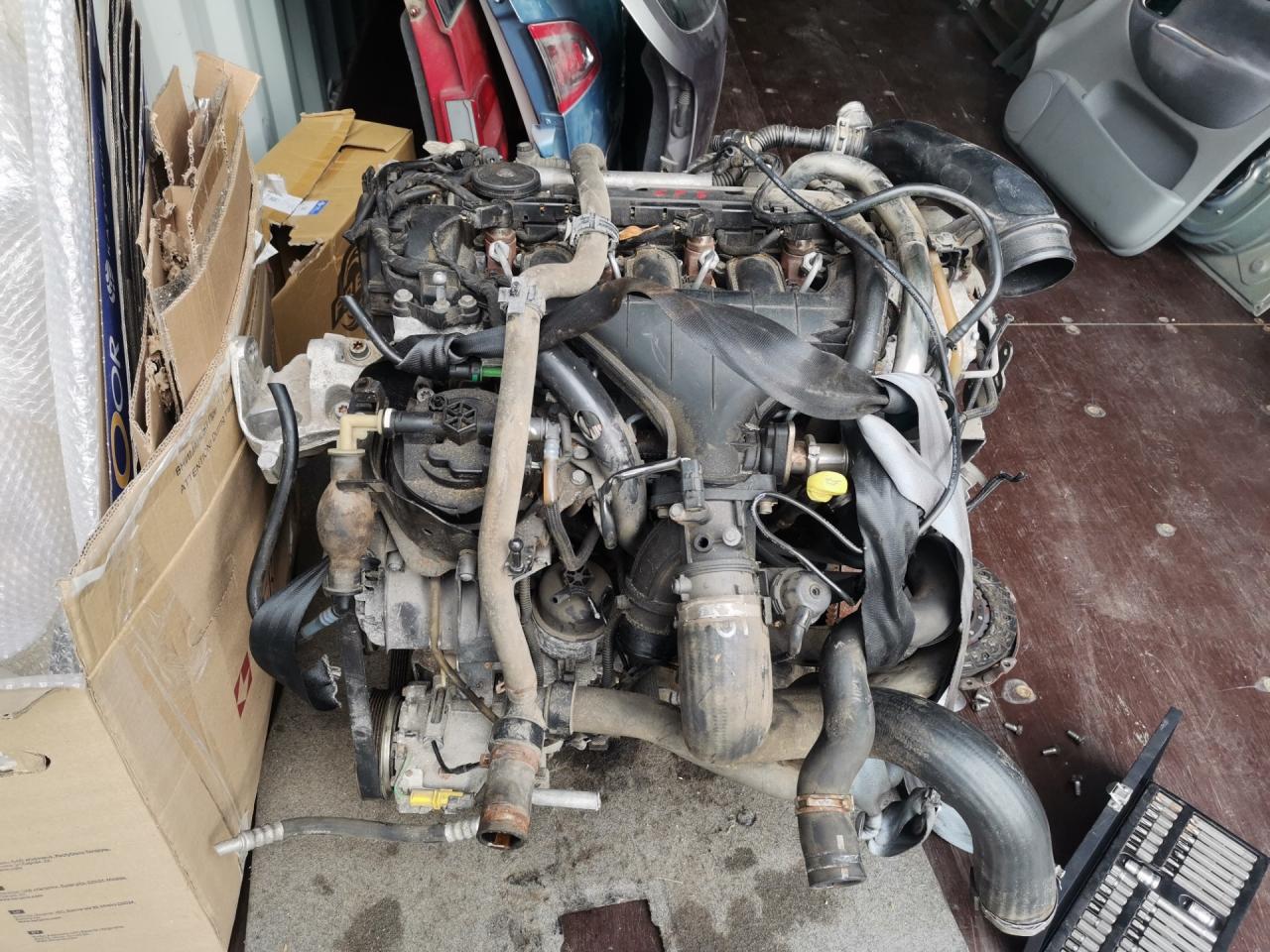двигатель Peugeot 407 1 поколение 2005, 2.0 л., дизель, универсал, передний привод, правый руль, PSARHR - фото №1