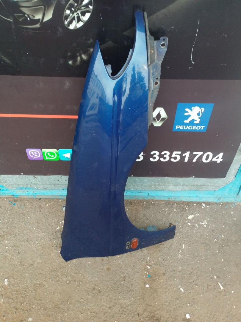 крыло переднее правое Renault Megane 1 поколение 1997, 2.0 л., F3R 796, бензин, МКПП, синий, купе, передний привод - фото №1