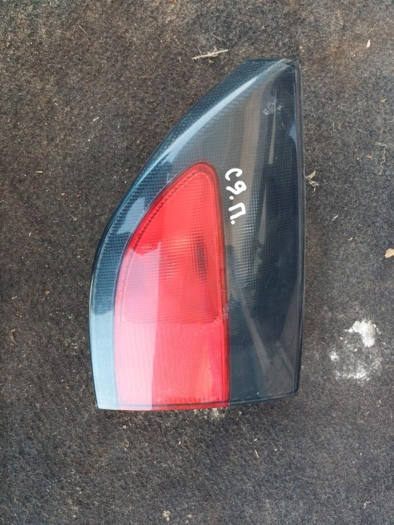 фонарь крышки багажника правый Renault Megane 1 поколение 1997, 1.6 л., K7M 702, бензин, МКПП, серый, седан - фото №1
