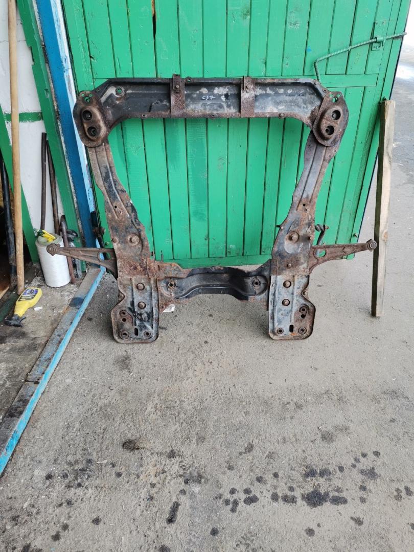 балка подвески передняя (подрамник) Peugeot 807 1 поколение 2004, 2.0 л., RHM (DW10ATED4), дизель, АКПП, черный, передний привод - фото №1