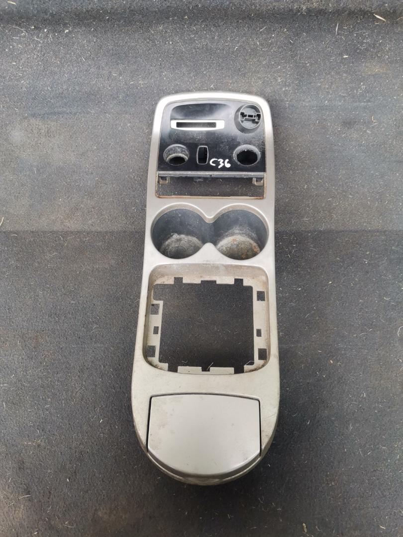 консоль салона Renault Espace 4 поколение 2003, 2.2 л., G9T 742, дизель, МКПП, серебро, передний привод - фото №1