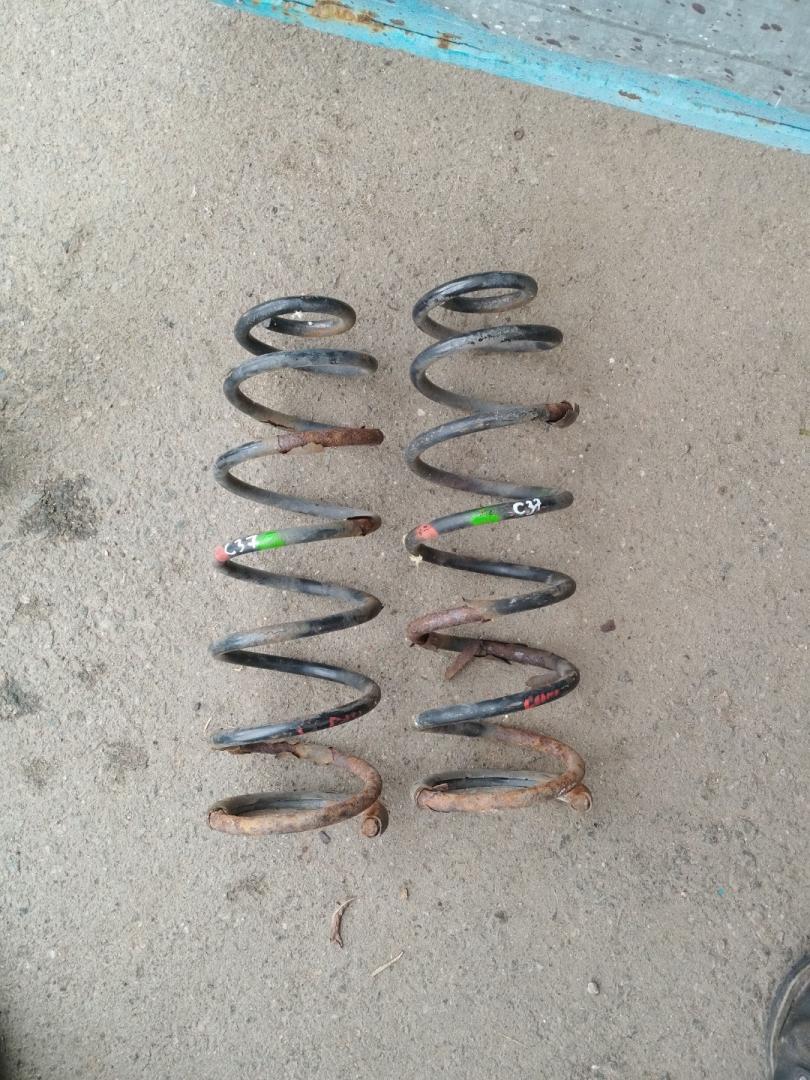 пружина задняя Peugeot 807 1 поколение 2004, 2.0 л., RHM (DW10ATED4), дизель, АКПП, черный, передний привод - фото №1