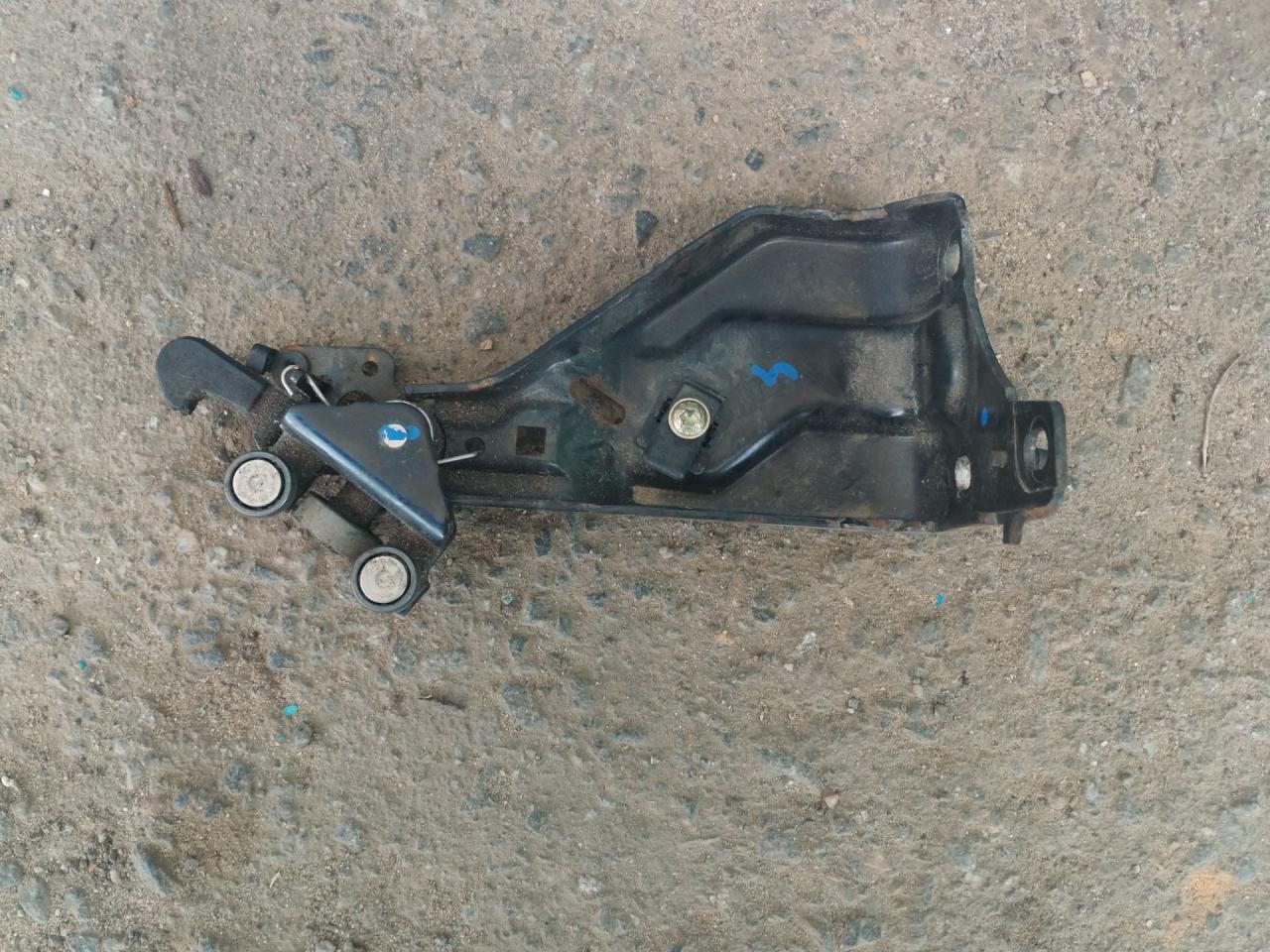 ролик двери сдвижной Peugeot 807 1 поколение 2004, 2.0 л., RHM (DW10ATED4), дизель, АКПП, черный, передний привод - фото №1