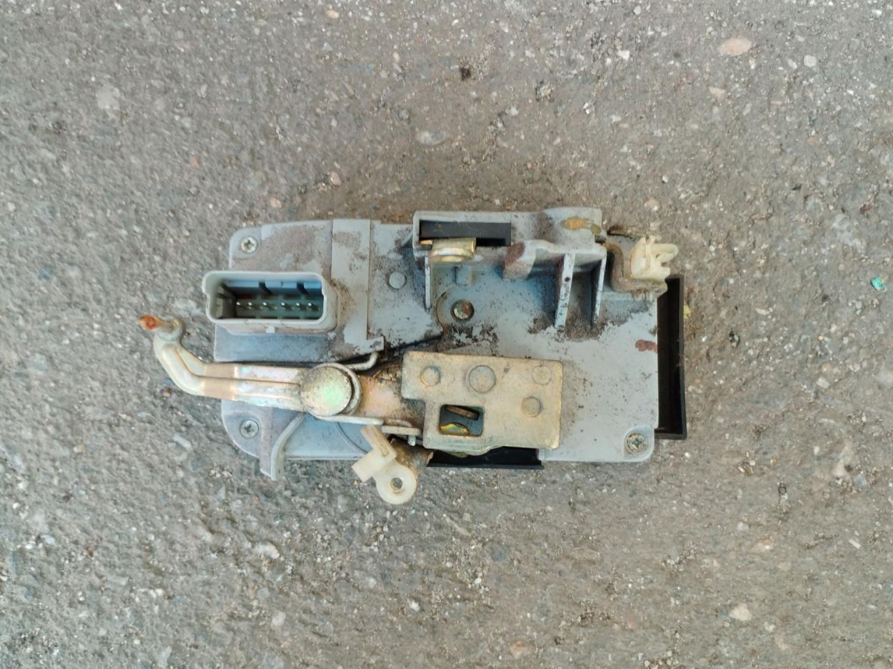 замок двери передней правой Citroen C8 1 поколение 2005, 2.0 л., RHT (DW10ATED4), дизель, МКПП, минивэн, передний привод - фото №1