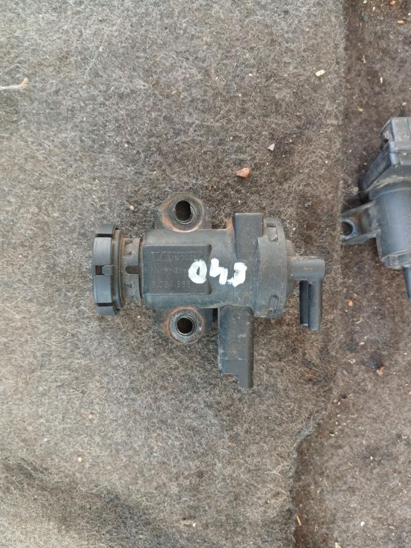 клапан управления турбиной (актуатор) Peugeot 607 1 поколение 2001, 2.2 л., 4HX (DW12TED4/FAP), дизель, МКПП, передний привод - фото №1