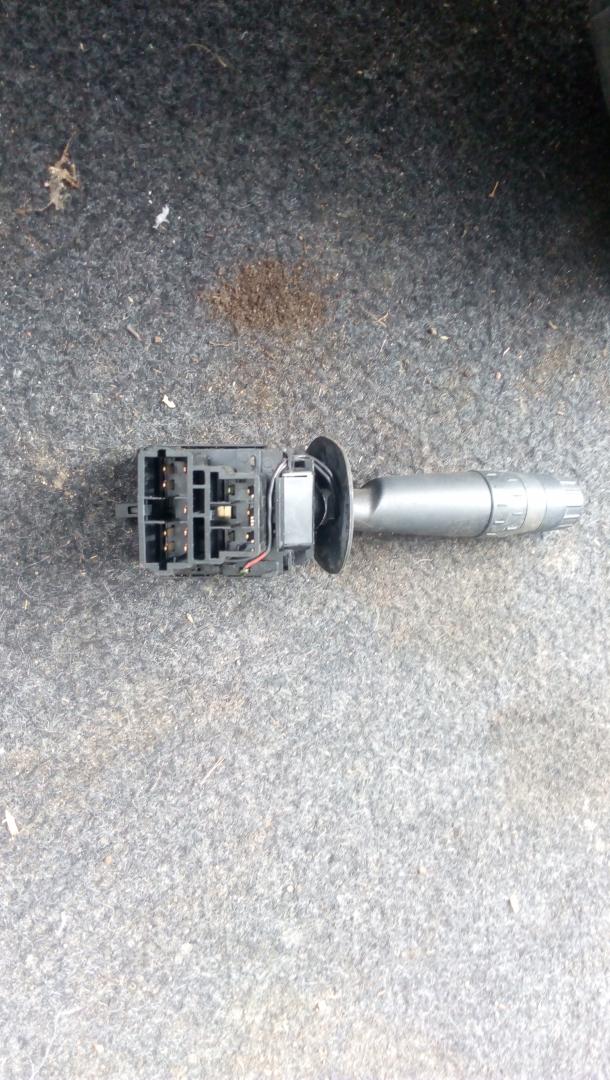 переключатель поворотов Citroen Xsara Picasso 1 поколение 2001, 2.0 л., дизель, 5МКПП, серебро, минивэн, передний привод, правый руль - фото №1