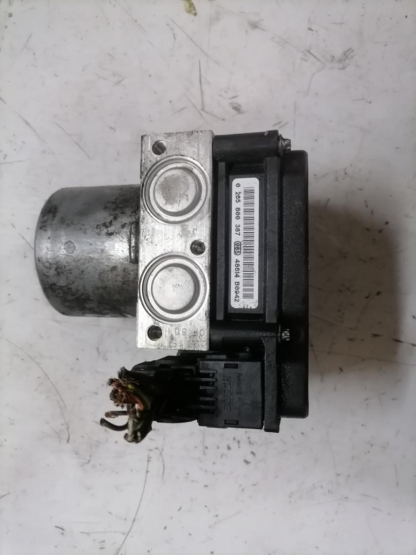 блок ABS Renault Scenic 2 поколение 2004, 1.5 л., DCi, K9K 728, дизель, 5МКПП, минивэн, передний привод - фото №1