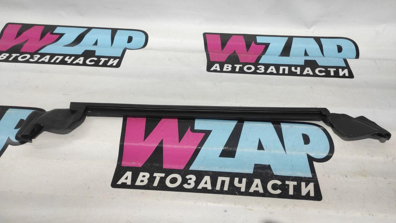 молдинг двери задней левой Tesla Model Y 1 поколение 2022, электро, белый, 1500064-00-C - фото №1