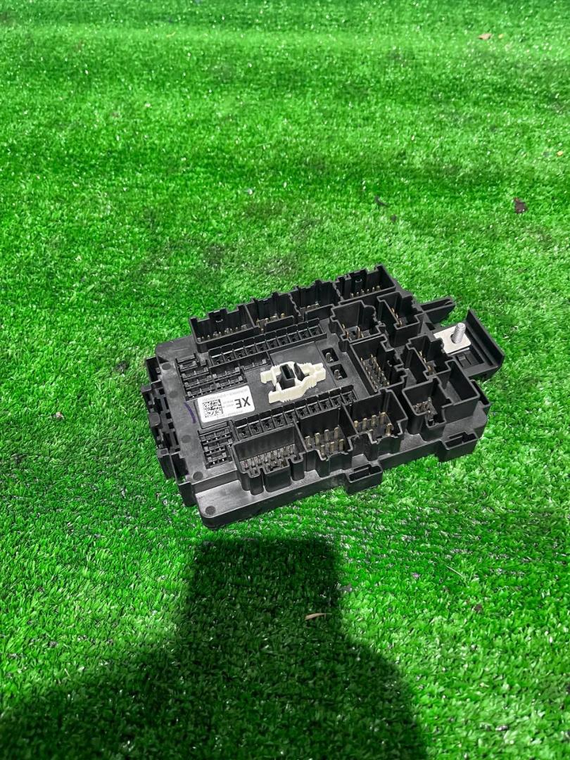 блок предохранителей Tesla Model X 1 поколение 2018, электро, хетчбэк 5 дв., 1094409-01-E - фото №1