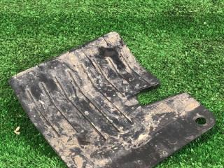 брызговик Ford Mustang 6 поколение S550 [рестайлинг] 2019, 2.3 л., бензин, АКПП, красный, кабриолет, задний привод, FR3B-10317-AD