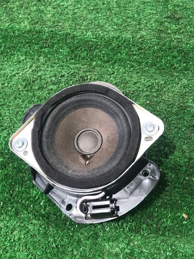 динамик двери Ford Mustang 6 поколение S550 (2014 - 2017), FR3C-19B135-A - фото №1