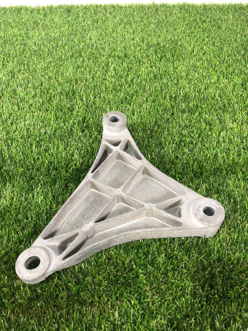 кронштейн двигателя Ford Explorer 6 поколение U625 2021, 2.3 л., бензин, АКПП, внедорожник 5 дв., задний привод, L1M3-6E098-AA - фото №1