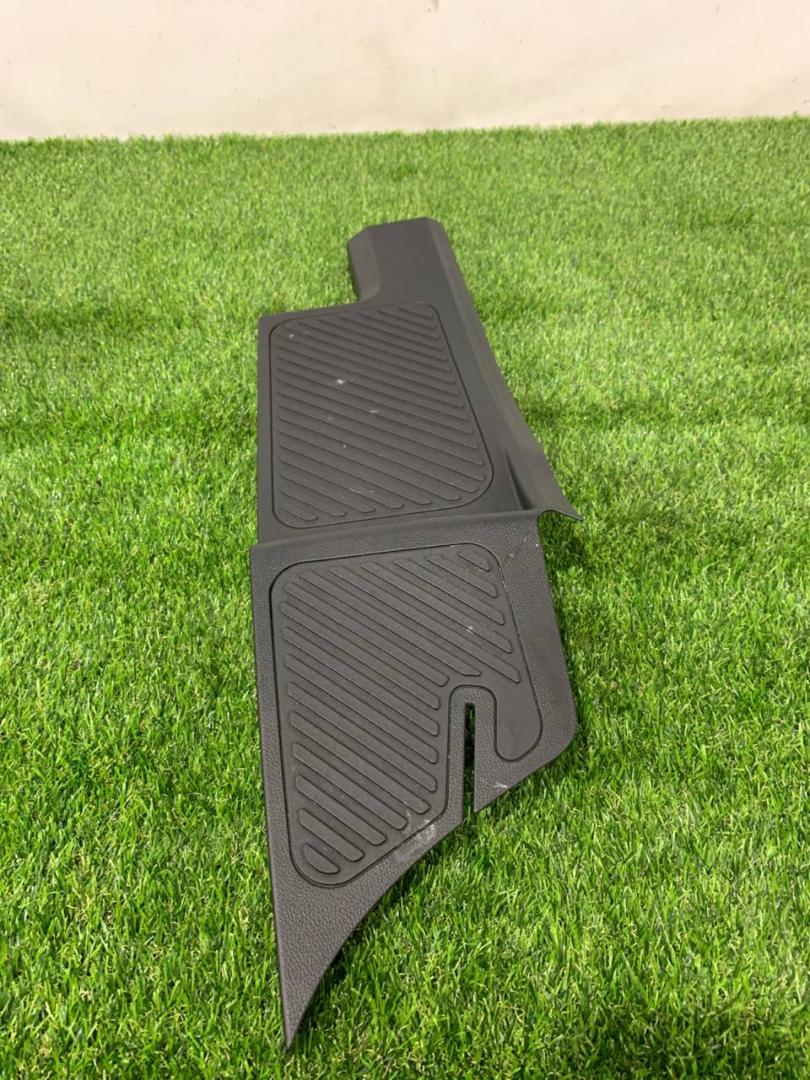 накладка на порог внутренняя Ford Explorer 6 поколение U625 2021, 2.3 л., бензин, АКПП, внедорожник 5 дв., задний привод, LB5B-S13244-AAW - фото №1