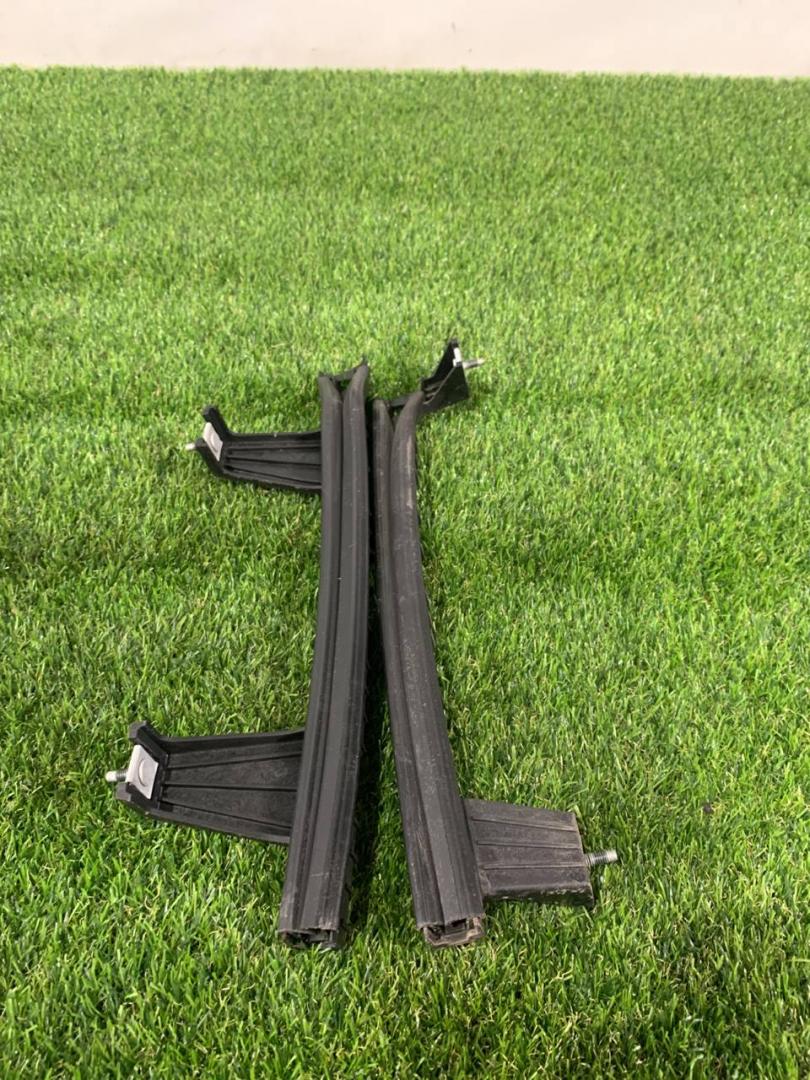 направляющая стекла Ford Explorer 6 поколение U625 2021, 2.3 л., бензин, АКПП, внедорожник 5 дв., задний привод - фото №1