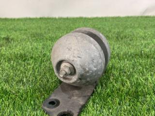 Кронштейн балки Ford Mustang 6 поколение S550 [рестайлинг] 2020, 2.3 л., i, бензин, МКПП, красный, купе, задний привод