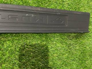 накладка на порог внутренняя Ford Mustang 6 поколение S550 2016, 5.0 л., бензин, МКПП, серый, купе, задний привод, FR3B-6313222-AEW