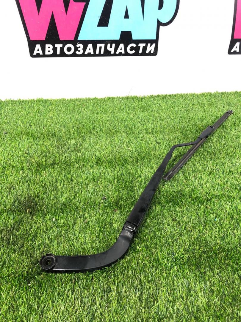 щеткодержатель (поводок стеклоочистителя, дворник) Ford Mustang 6 поколение S550 2016, 5.0 л., бензин, МКПП, серый, купе, задний привод, FR3B17B589AA - фото №1