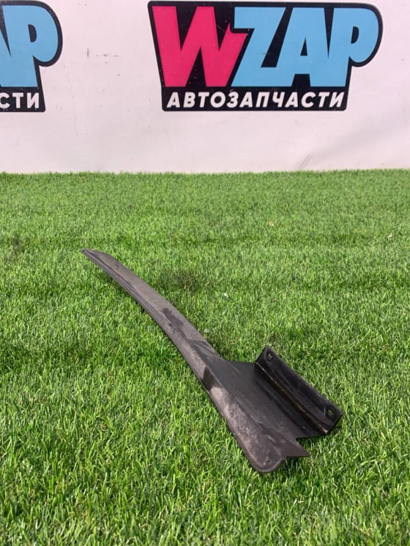 молдинг переднего бампера Ford Mustang 6 поколение S550 2016, 5.0 л., бензин, МКПП, серый, купе, задний привод - фото №1