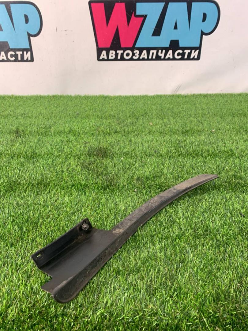 молдинг переднего бампера Ford Mustang 6 поколение S550 2016, 5.0 л., бензин, МКПП, серый, купе, задний привод - фото №1