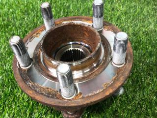 ступица задняя Ford Mustang 6 поколение S550 2016, 5.0 л., бензин, МКПП, серый, купе, задний привод