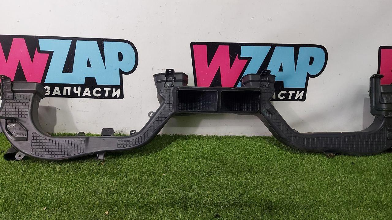 воздуховод печки Ford Explorer 6 поколение U625 2020, 2.3 л., бензин, АКПП, внедорожник 5 дв., LB5B-19E730-AD - фото №1