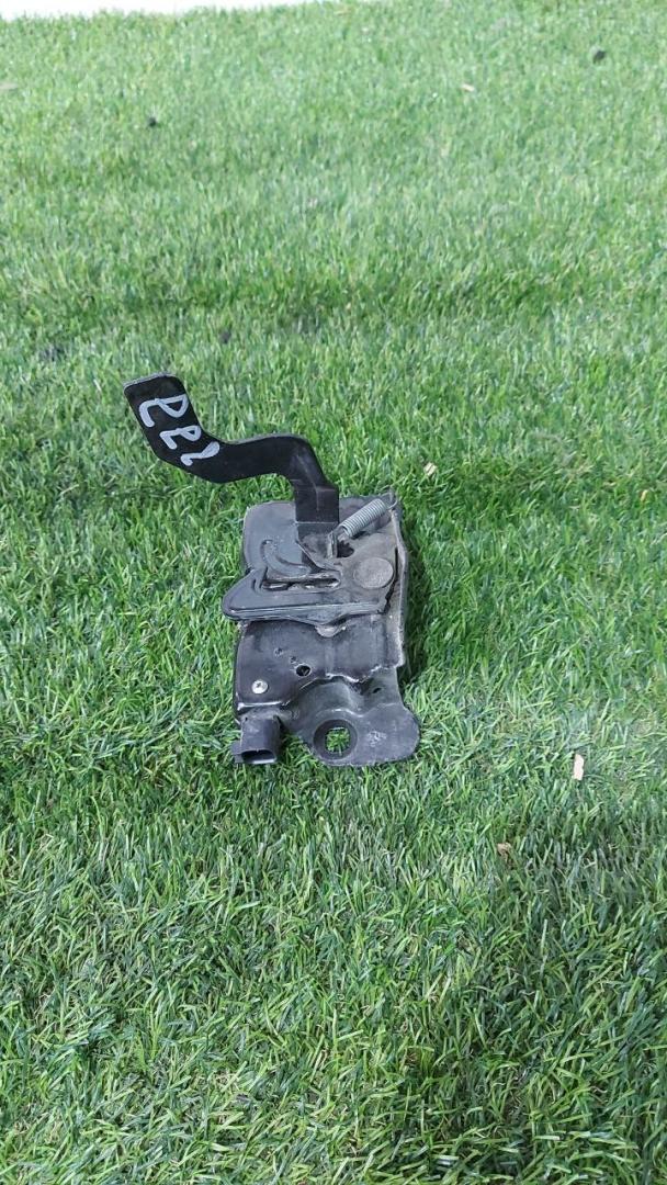 замок капота RAM 1500 5 поколение 2019, 5.7 л., бензин, АКПП, пикап, полный привод - фото №1