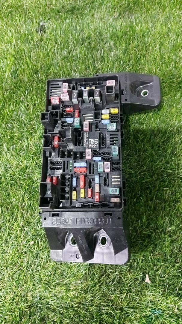 блок предохранителей RAM 1500 5 поколение 2019, 5.7 л., бензин, АКПП, пикап, полный привод, 68312776AC - фото №1