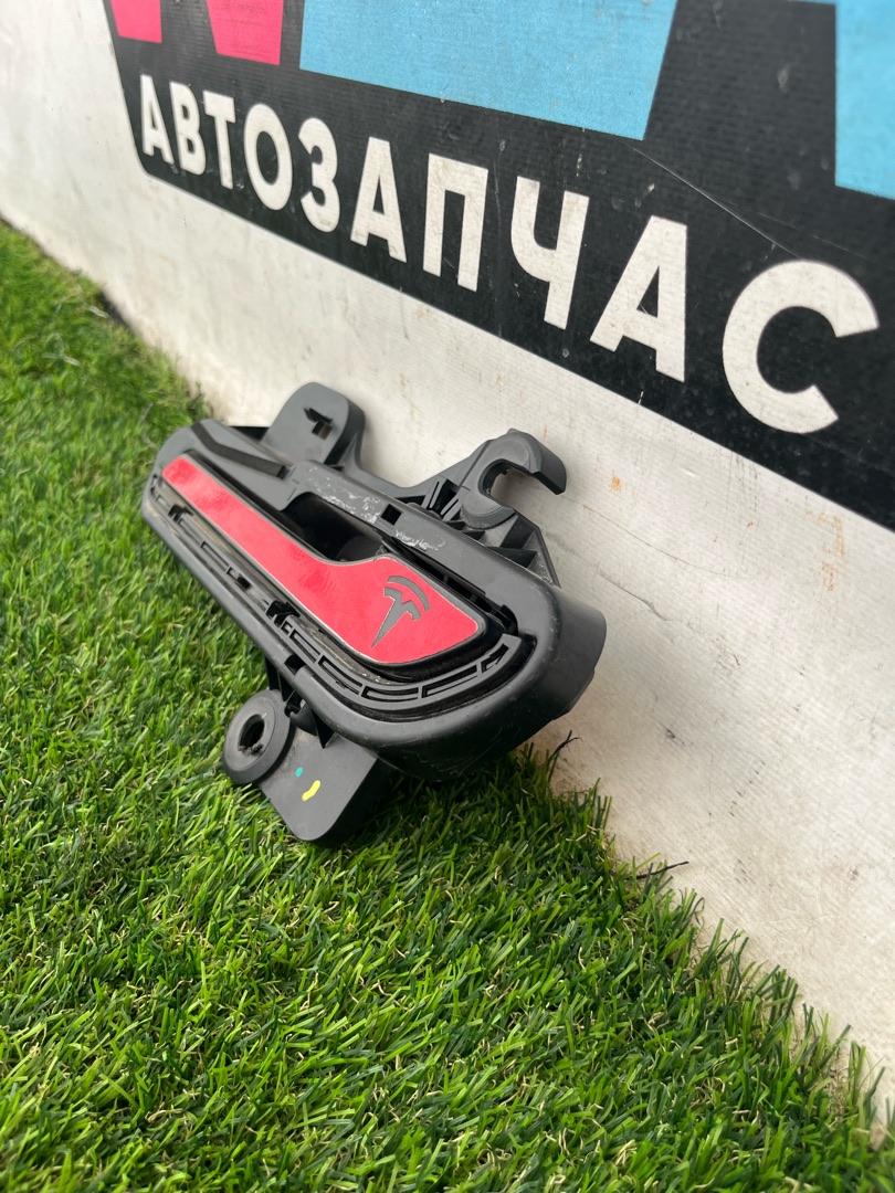 ручка наружная Tesla Model Y 1 поколение 2022, электро, белый, 1528115-00-B - фото №1