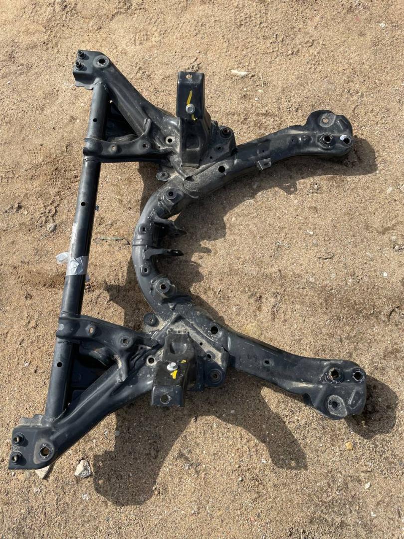 балка подвески передняя (подрамник) Tesla Model Y 1 поколение 2022, электро, белый, 104453100B - фото №1