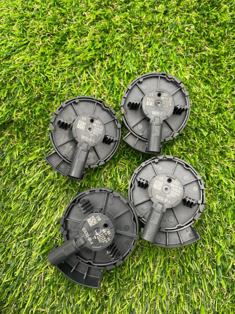 датчик удара Tesla Model Y 1 поколение 2022, электро, белый, 1036762-00-A - фото №1