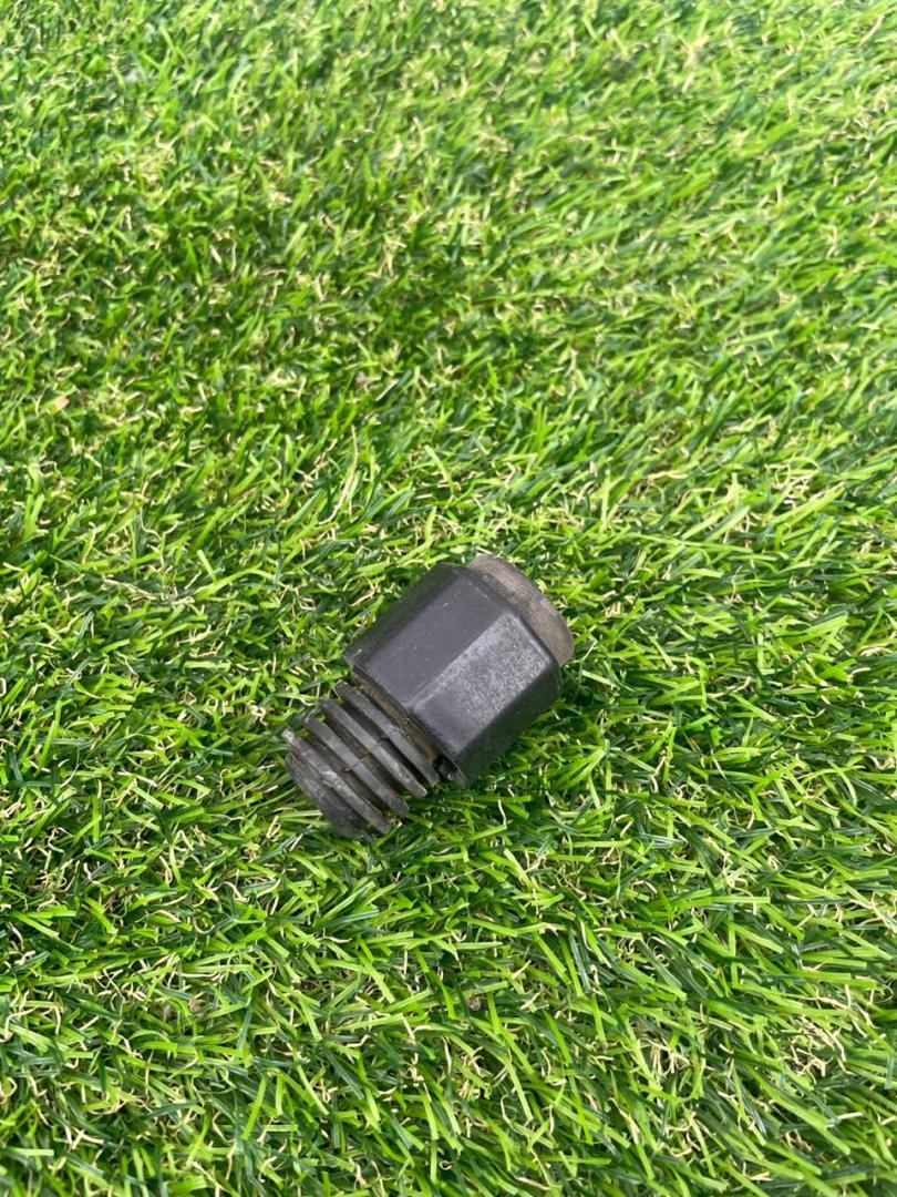 отбойник крышки багажника Tesla Model Y 1 поколение 2022, электро, белый - фото №1