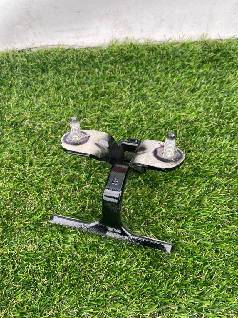 петля крышки багажника Tesla Model Y 1 поколение 2022, электро, белый, 1500495-00-C - фото №1