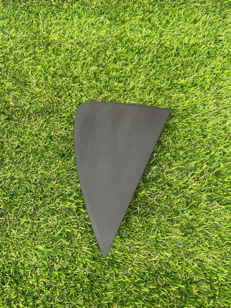 накладка на торпедо (консоль) Tesla Model Y 1 поколение 2022, электро, белый, 1083362-00-D - фото №1