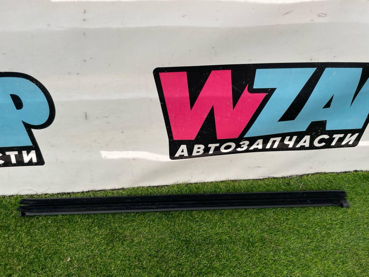 Уплотнитель стекла Ford Explorer 6 поколение U625 2020, 2.3 л., бензин, АКПП, внедорожник 5 дв., LB5B-S21434-AE - фото №1