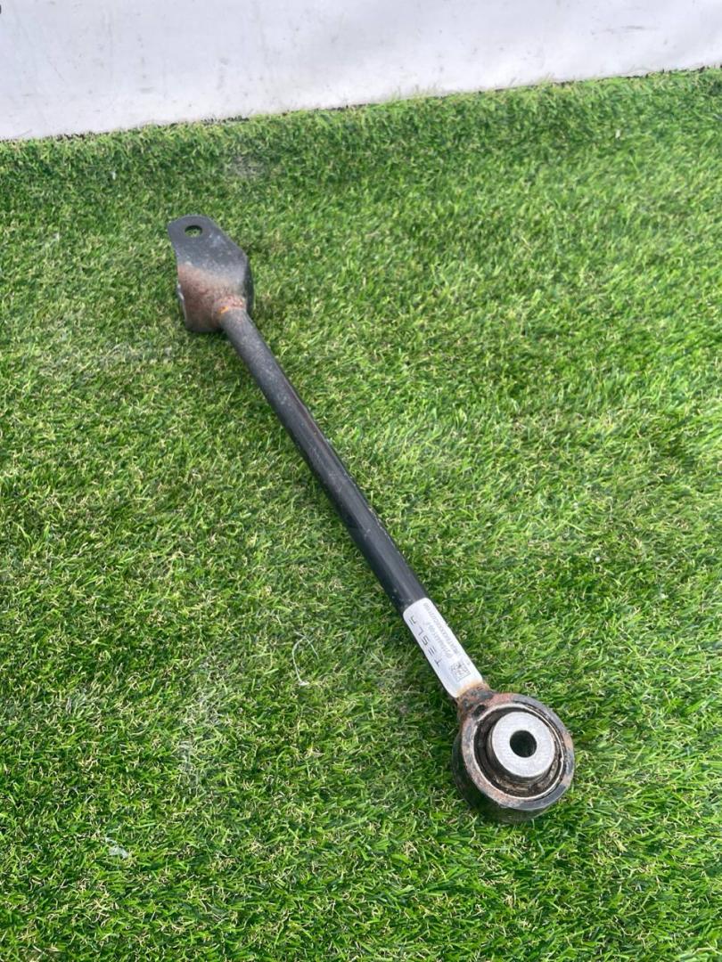 рычаг задний правый Tesla Model Y 1 поколение 2022, электро, белый, 1044441-00-F - фото №1