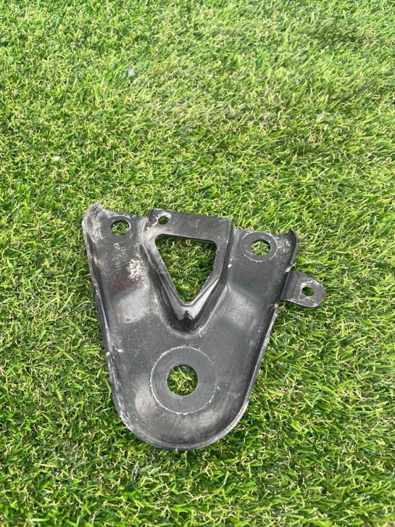 Кронштейн балки Tesla Model Y 1 поколение 2022, электро, белый, 104457300B - фото №1