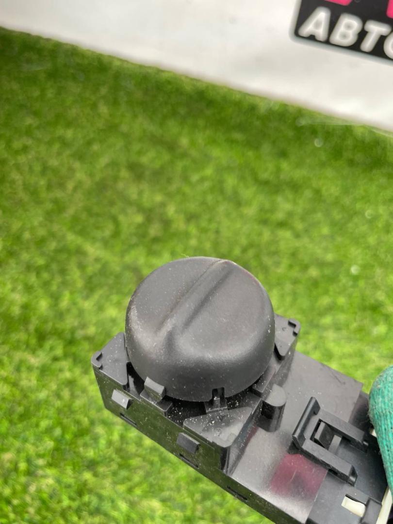 модуль управления заднего сиденья Buick Encore GX 1 поколение 2020, 1.2 л., бензин, вариатор, хетчбэк 5 дв., передний привод, 84445926 - фото №1