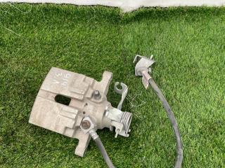 суппорт задний левый Ford Mustang 6 поколение S550 [рестайлинг] 2020, 2.3 л., бензин, АКПП, купе, задний привод