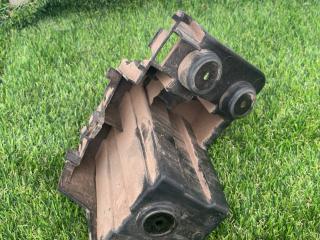 Крепление бампера заднего Chevrolet TrailBlazer 3 поколение 2022, 1.3 л., бензин, вариатор, оранжевый, хетчбэк 5 дв., полный привод, 42752445