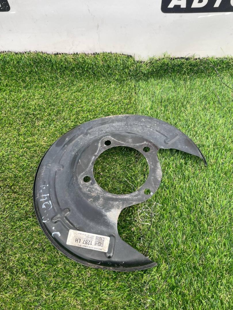 защитный кожух тормозного механизма Chevrolet TrailBlazer 3 поколение 2022, 1.3 л., бензин, вариатор, оранжевый, хетчбэк 5 дв., полный привод, 13507431 - фото №1