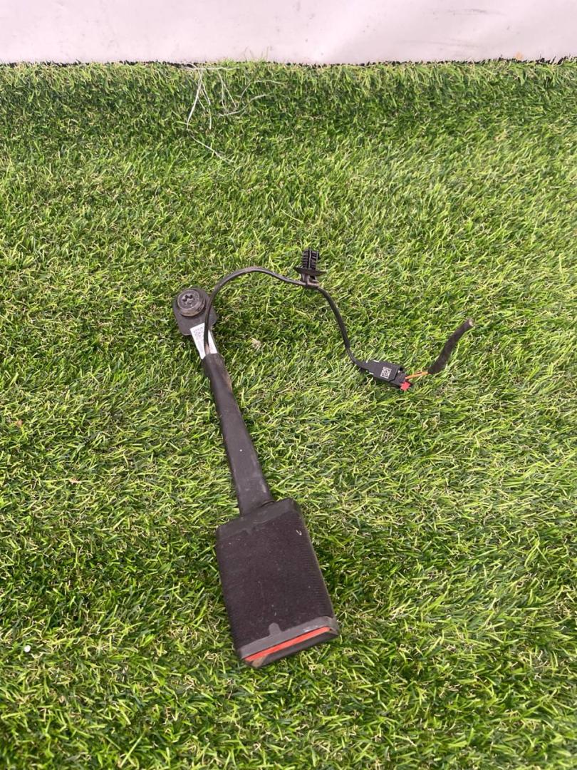 замок ремня безопасности Chevrolet TrailBlazer 3 поколение 2022, 1.3 л., бензин, вариатор, оранжевый, хетчбэк 5 дв., полный привод, 60005620 - фото №1